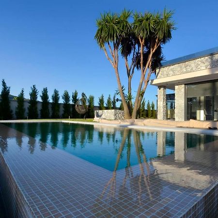Villa Flamingo - 4 Bedrooms - Private Pool - Next To Renowned Issos Beach & Lake Korission Linia ภายนอก รูปภาพ