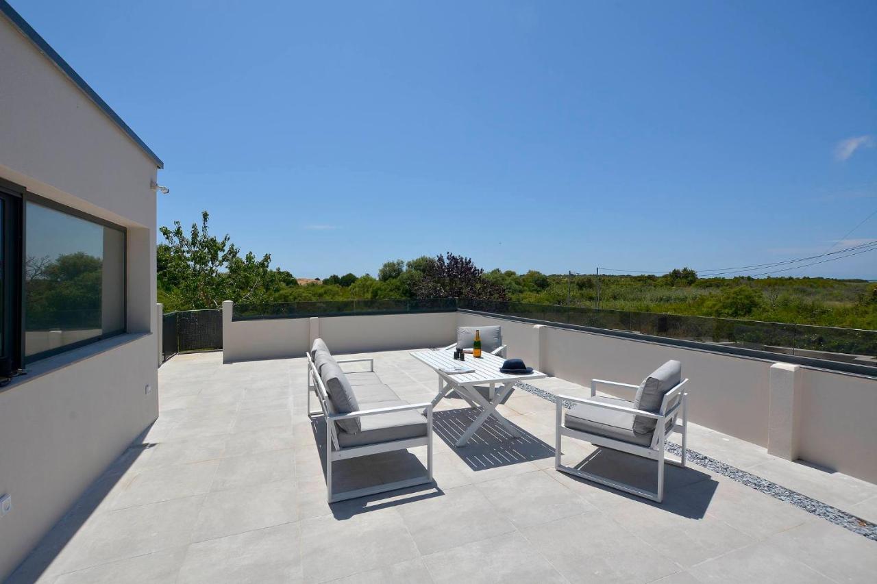 Villa Flamingo - 4 Bedrooms - Private Pool - Next To Renowned Issos Beach & Lake Korission Linia ภายนอก รูปภาพ