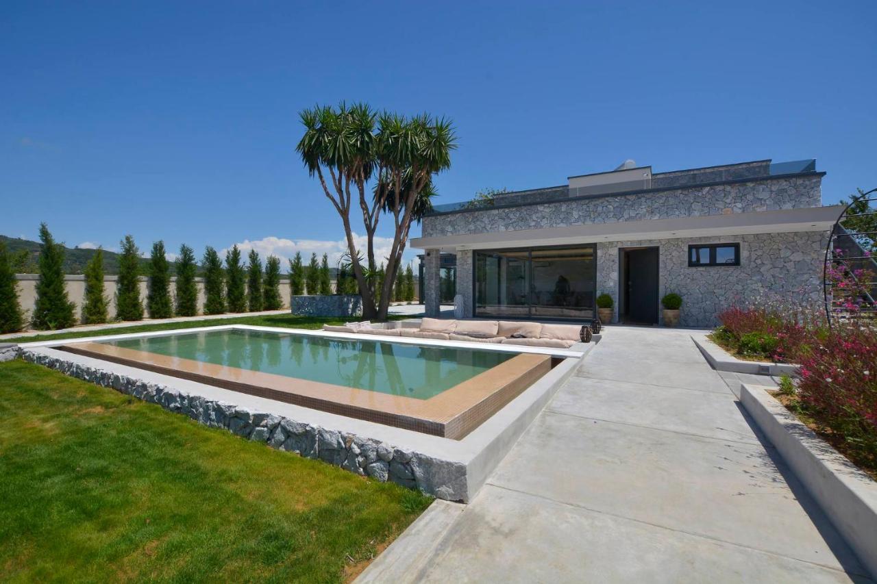 Villa Flamingo - 4 Bedrooms - Private Pool - Next To Renowned Issos Beach & Lake Korission Linia ภายนอก รูปภาพ