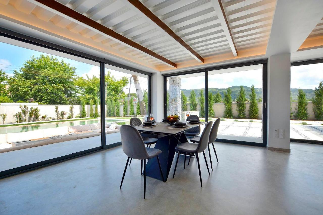 Villa Flamingo - 4 Bedrooms - Private Pool - Next To Renowned Issos Beach & Lake Korission Linia ภายนอก รูปภาพ