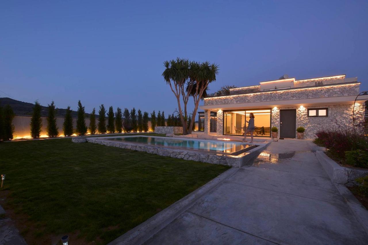 Villa Flamingo - 4 Bedrooms - Private Pool - Next To Renowned Issos Beach & Lake Korission Linia ภายนอก รูปภาพ