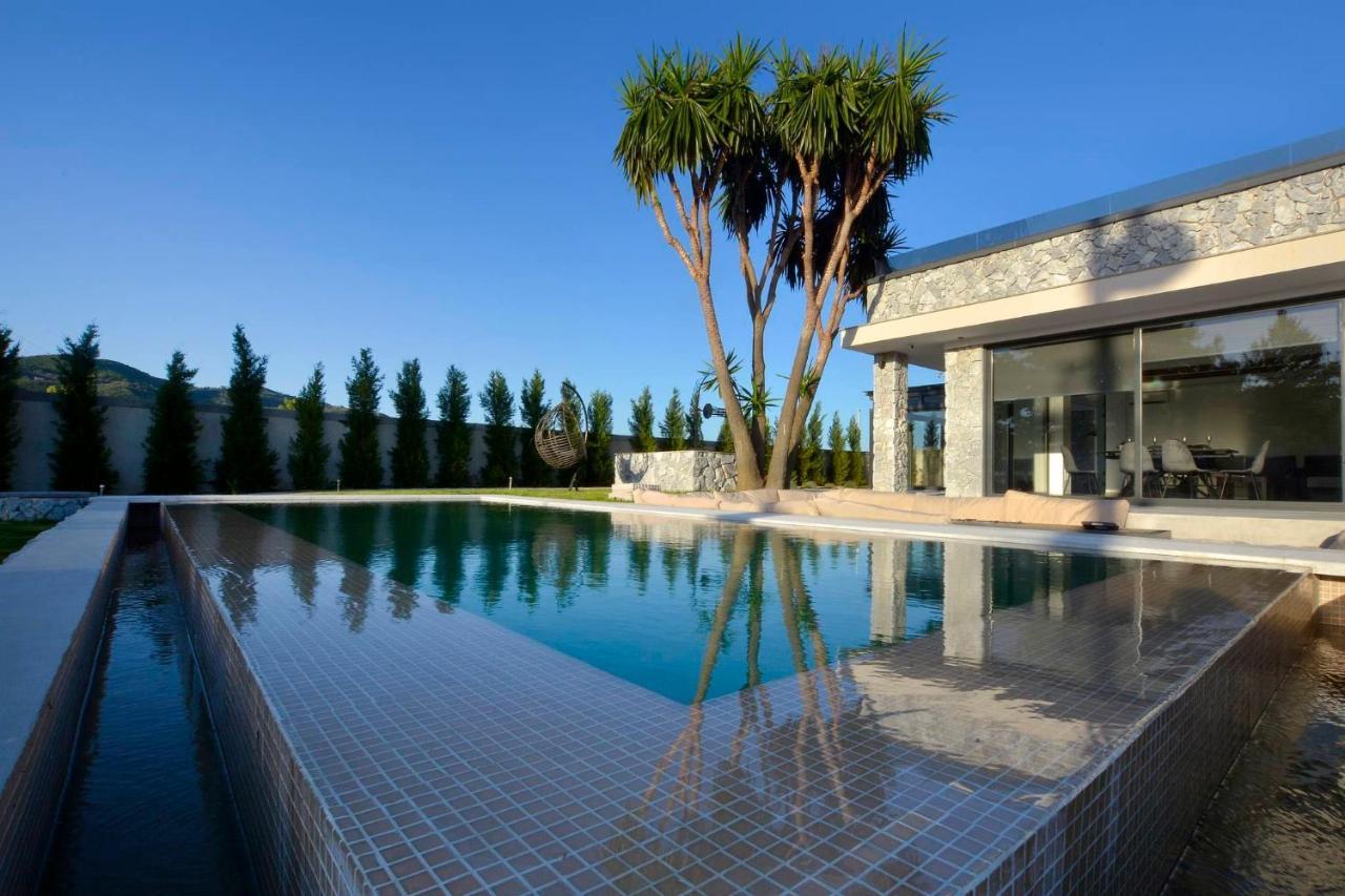 Villa Flamingo - 4 Bedrooms - Private Pool - Next To Renowned Issos Beach & Lake Korission Linia ภายนอก รูปภาพ